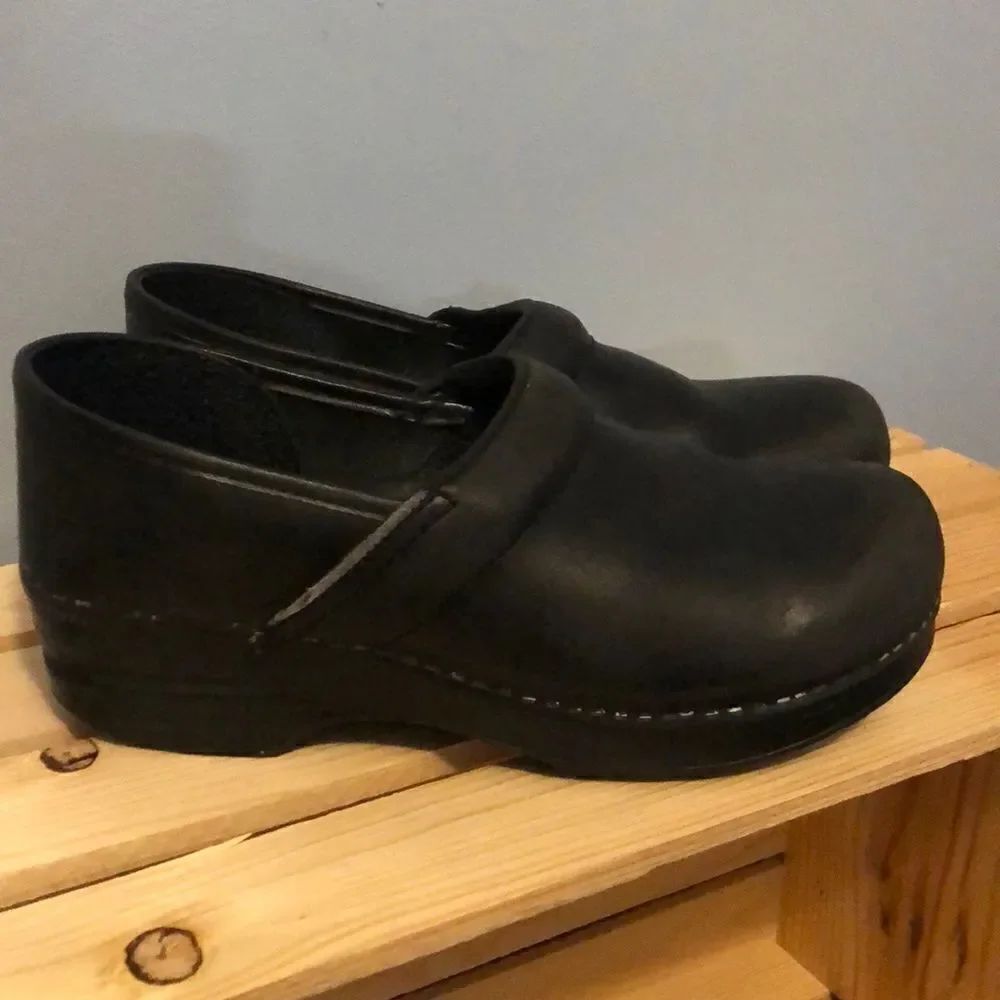 Dansko Black 40 Clogs